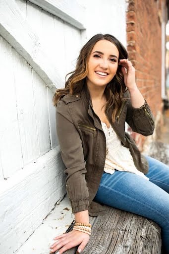 Isabelle's senior photo
